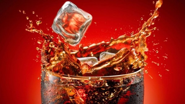 Nước ngọt có ga thường chứa lượng đường rất cao và calo nhiều hơn nước mía
