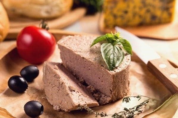 Cách tính toán lượng calo tiêu thụ khi ăn pate