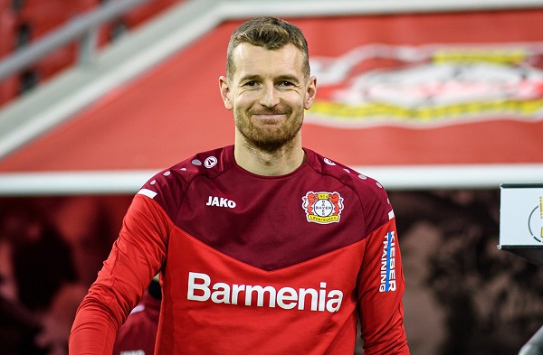 Thủ môn Lukas Hradecky